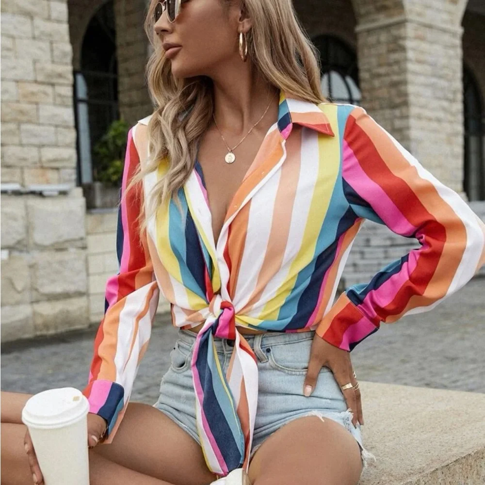 Striped Print Knot Hem Crop Shirt - Picture 3 of 4